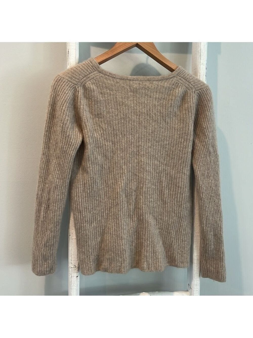 41 Hawthorn cashmere ribbed Vneck neutral beige soft classic sweater Large - Picture 7 of 8